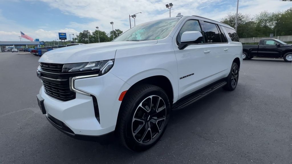 2023 Chevrolet Suburban RST photo