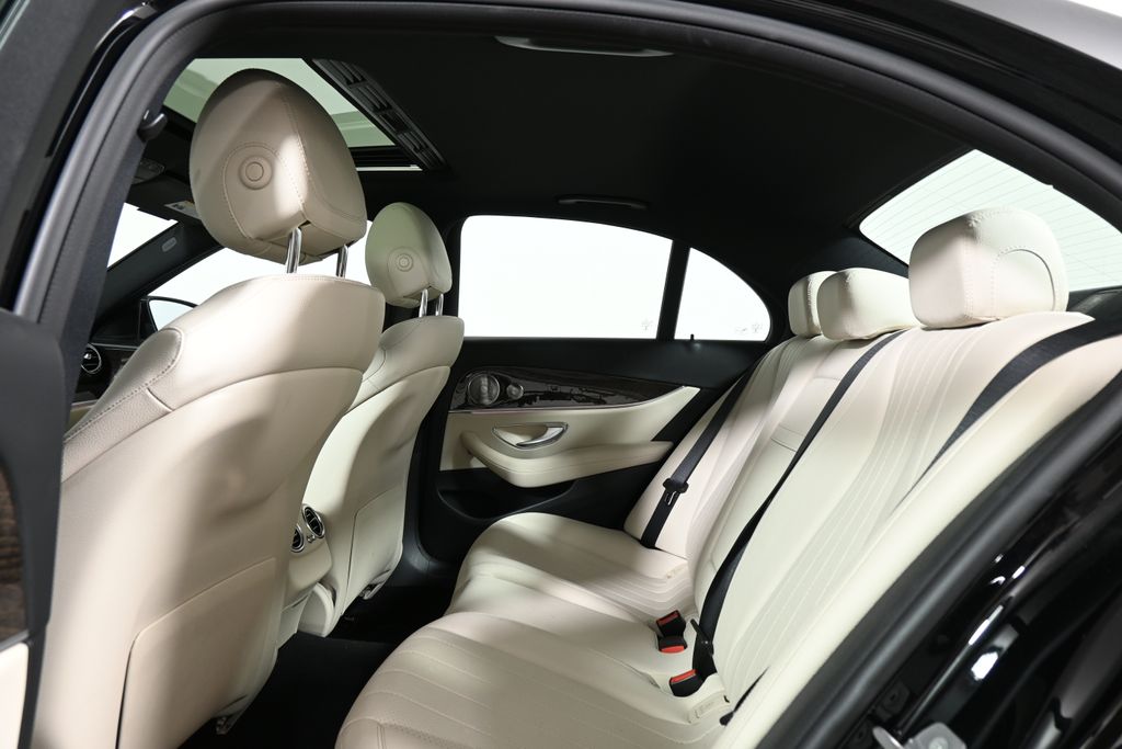 Thumbnail: 2017 Mercedes-Benz E-Class - 7