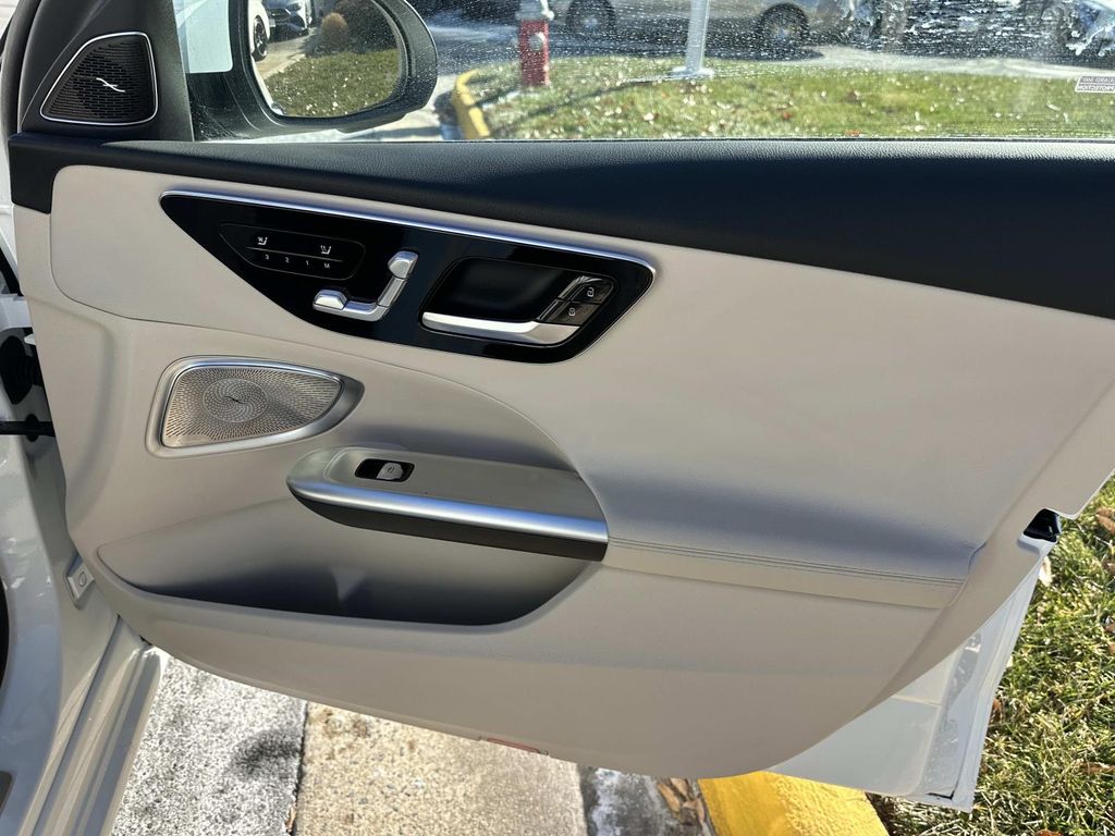 Thumbnail: 2025 Mercedes-Benz C-Class - 19