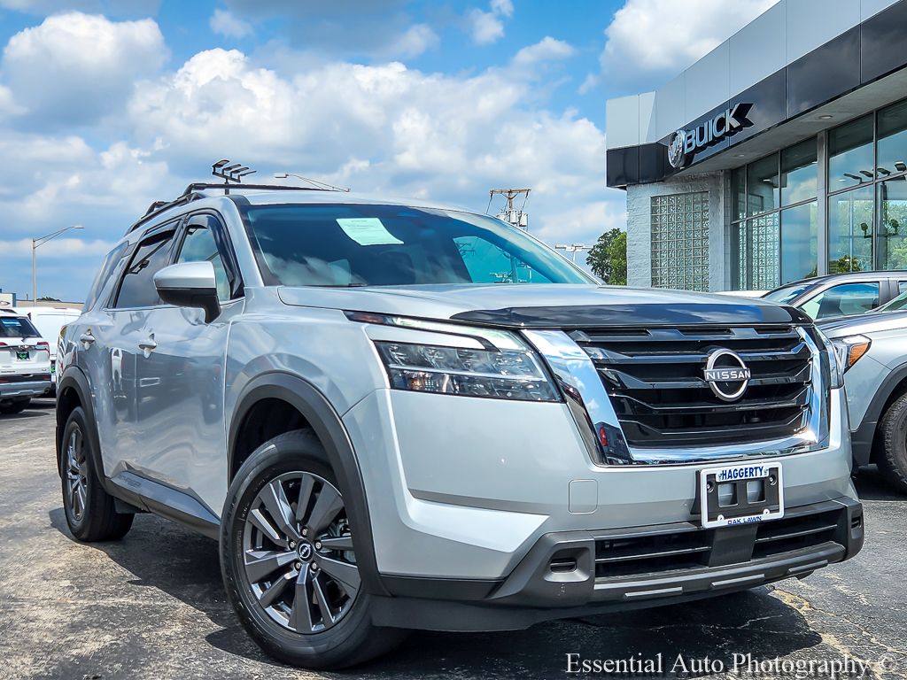 Brilliant Silver Metallic 2022 Nissan Pathfinder SUV / Crossover All-Wheel Drive 9-Speed Automatic