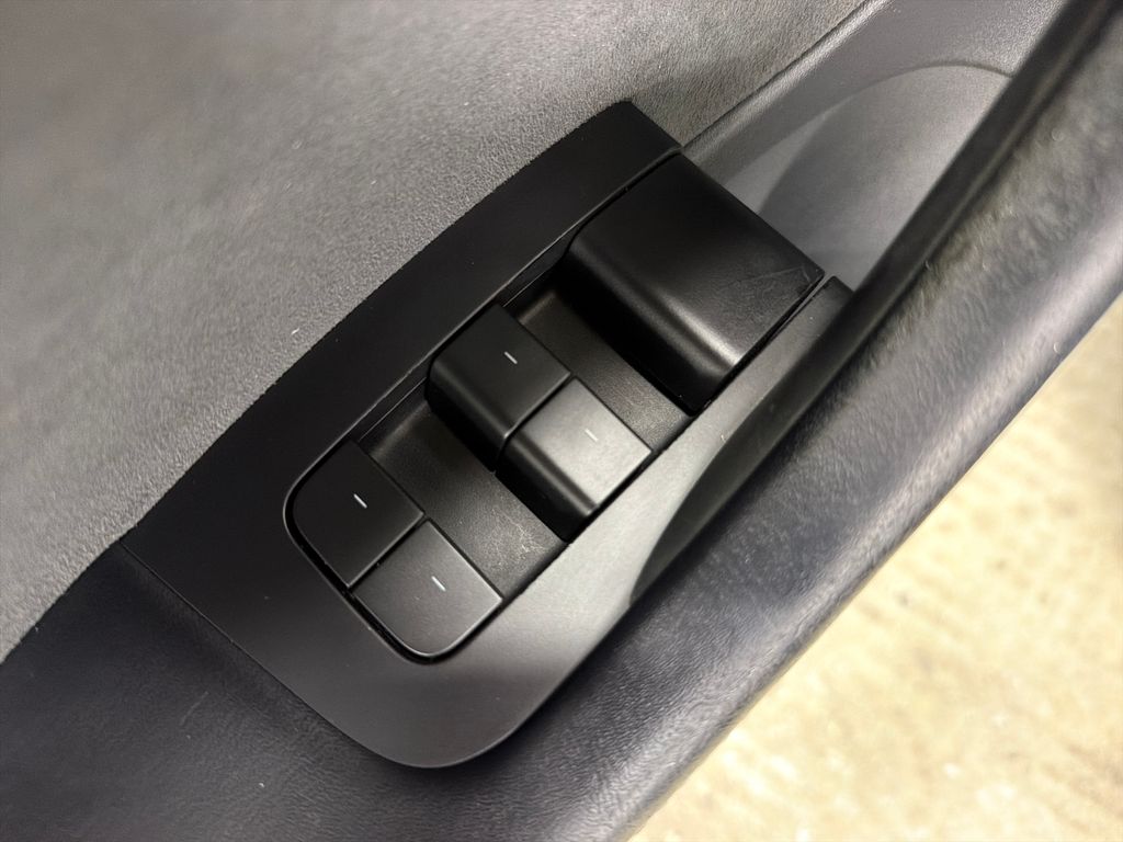 Used 2022  Tesla Long Range image 16