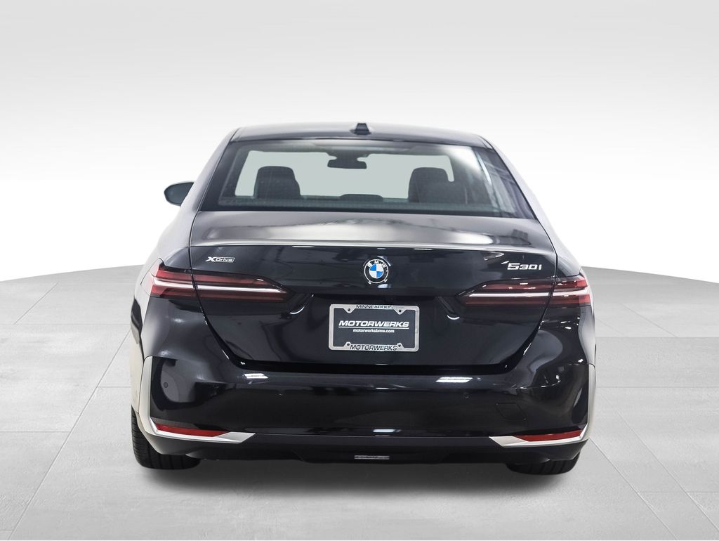 Thumbnail: 2026 BMW 5 Series - 4
