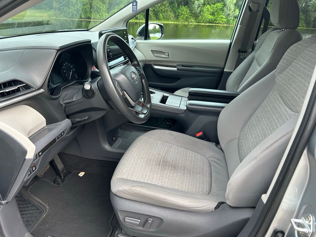 Thumbnail: 2021 Toyota Sienna - 14
