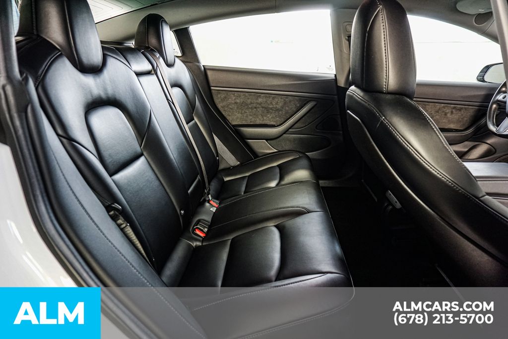 Used 2018  Tesla Long Range image 21