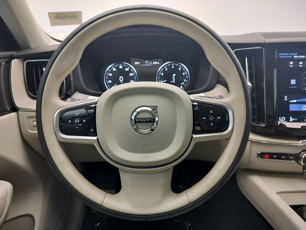 Thumbnail: 2020 Volvo XC60 - 11