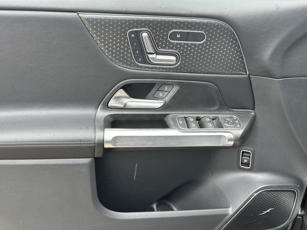 2024 Mercedes-Benz GLB 250 14