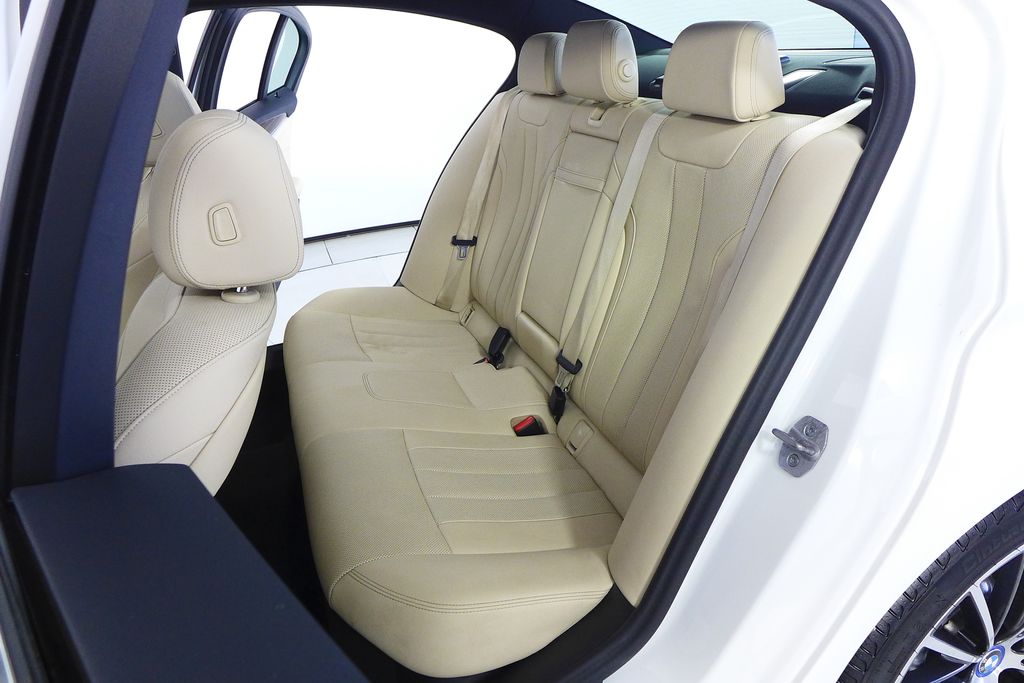 Thumbnail: 2023 BMW 5 Series - 21