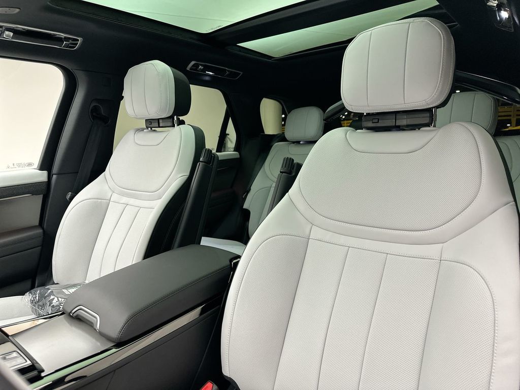 Thumbnail: 2026 Land Rover Range Rover Sport - 10