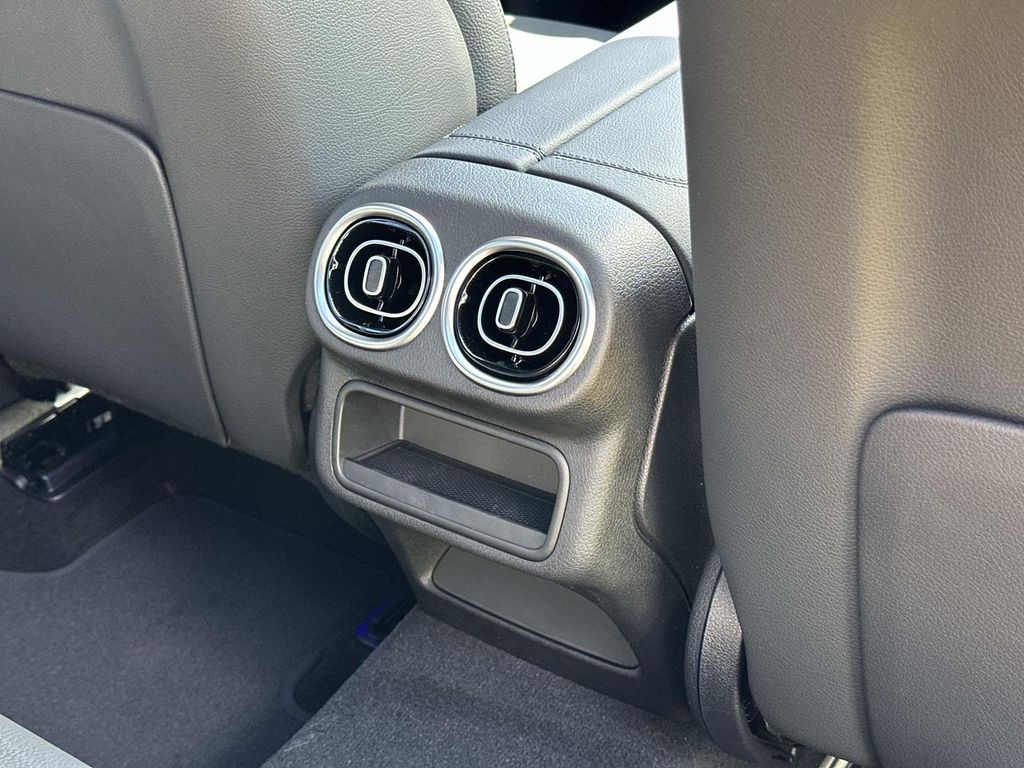 Thumbnail: 2025 Mercedes-Benz GLC - 27