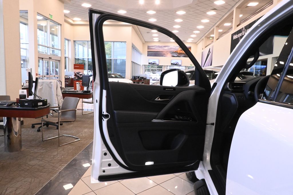 Thumbnail: 2025 Lexus LX - 24