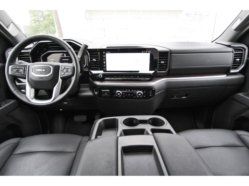 2025 GMC Sierra 1500 SLT - 8