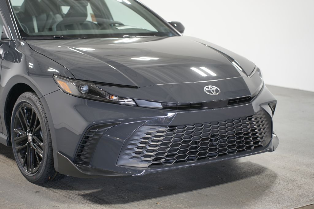 2025 Toyota Camry SE 4