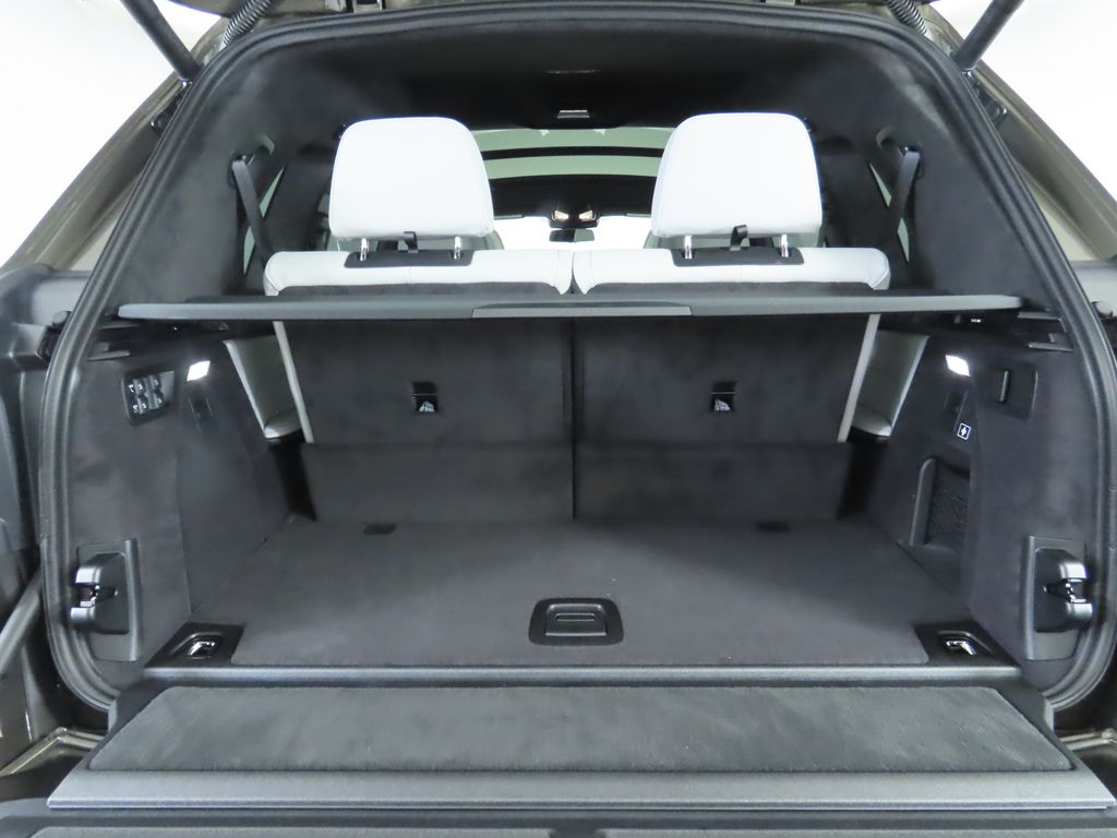 Thumbnail: 2026 BMW X7 - 30