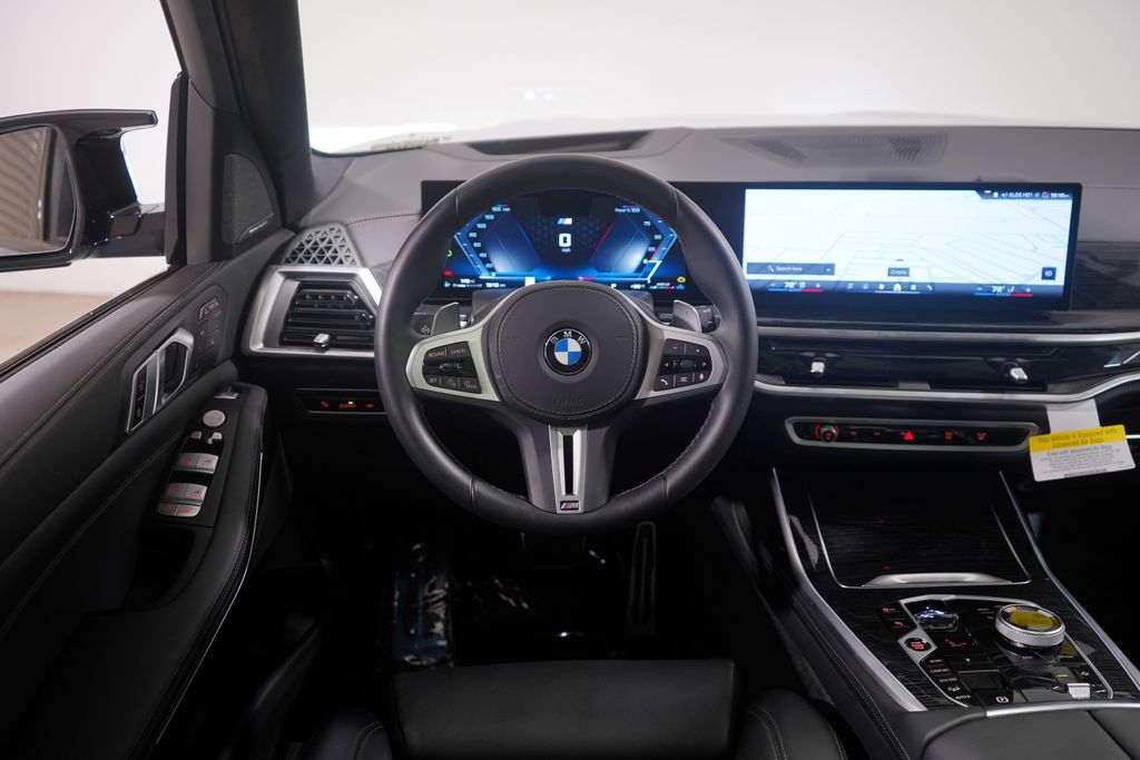 2025 BMW X7 M60i 12