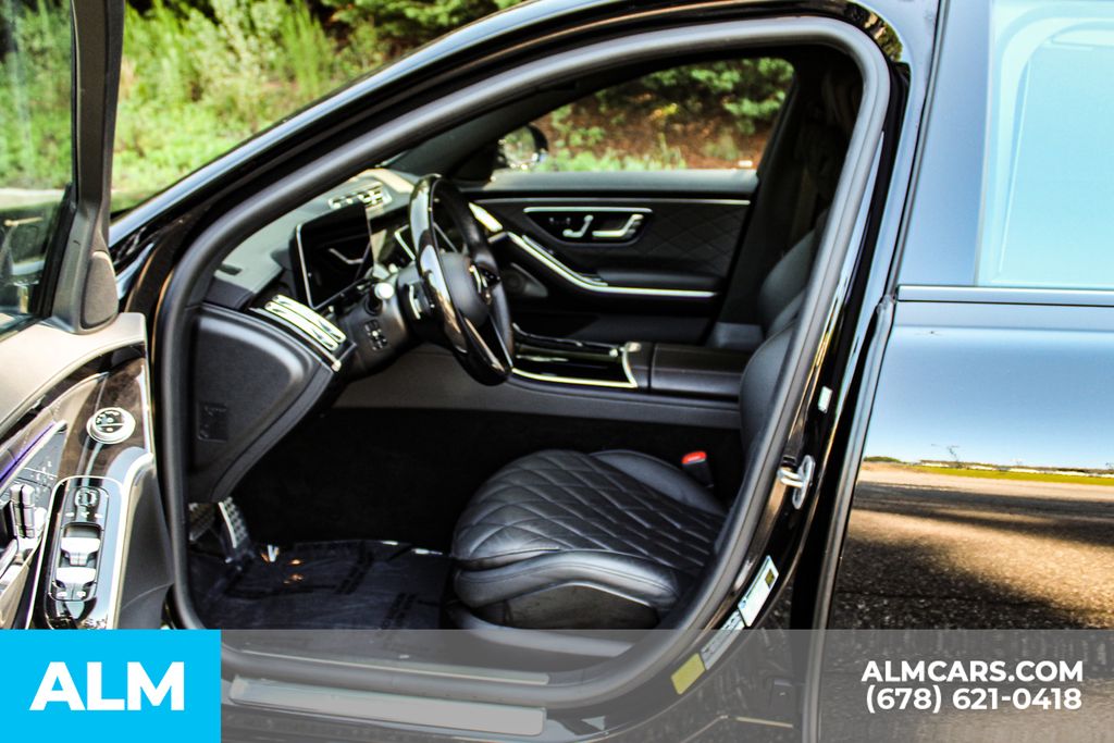 Used 2025 Black Mercedes-Benz S 580 image 16