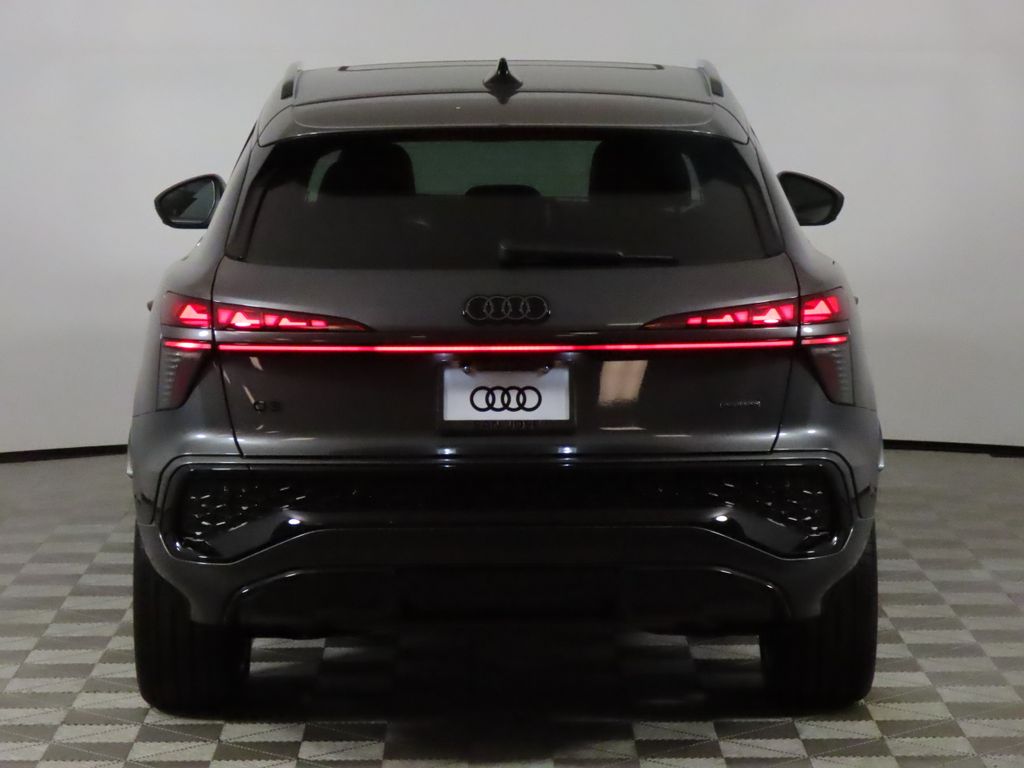 Thumbnail: 2026 Audi Q3 - 4