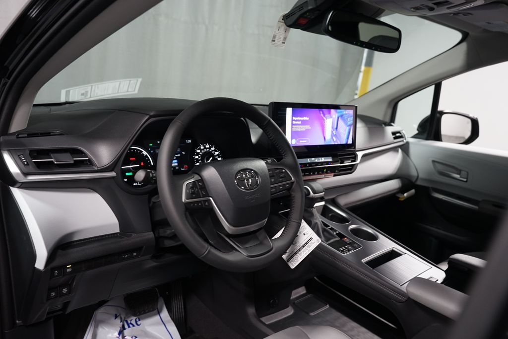 Thumbnail: 2026 Toyota Sienna - 11