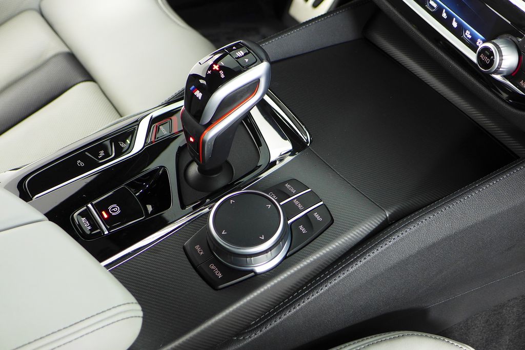 2022 BMW M5 Base 16