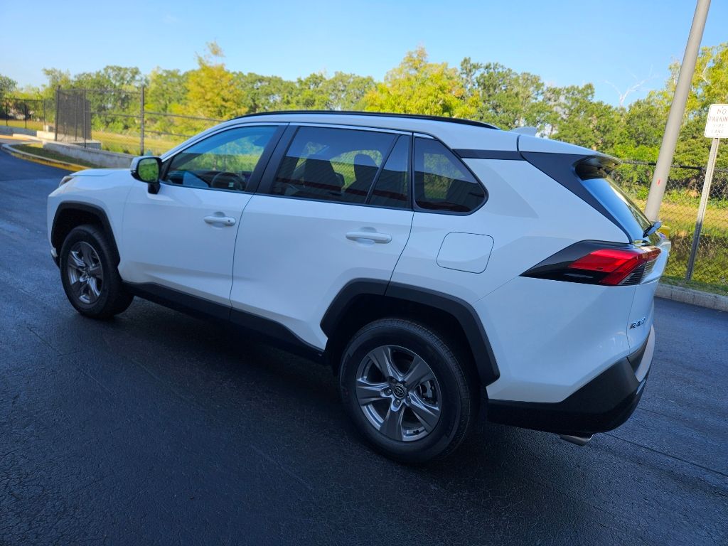 2024 Toyota RAV4 XLE 3