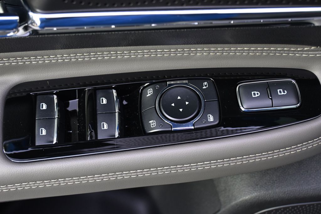 New 2026 White Lincoln Reserve image 23