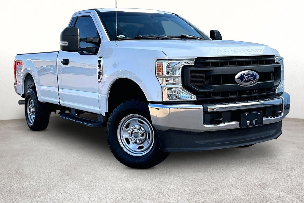 Oxford White 2022 Ford F-250 Super Duty Pickup Truck Four-Wheel Drive Automatic