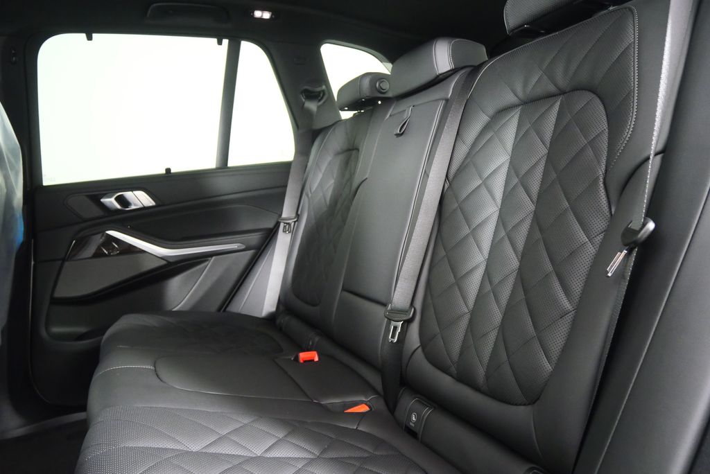 Thumbnail: 2026 BMW X5 - 16