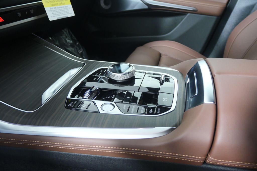 Thumbnail: 2026 BMW X7 - 24