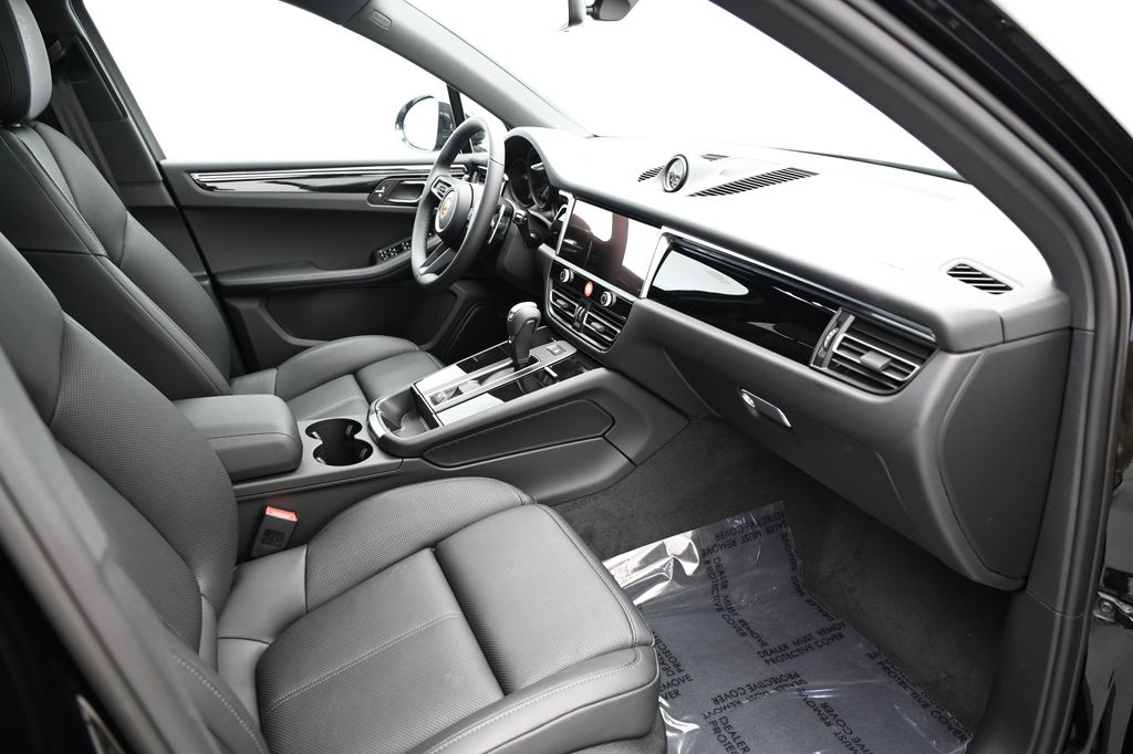 2024 Porsche Macan  28
