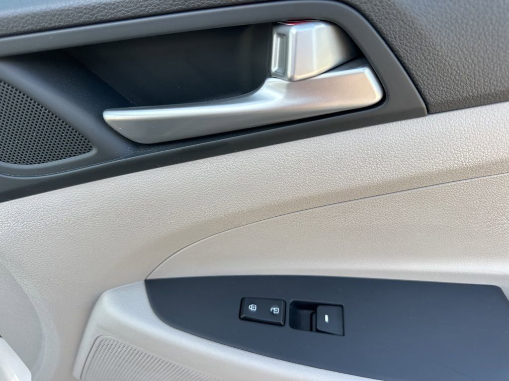 2021 White Cream Hyundai Tucson Value FWD SUV