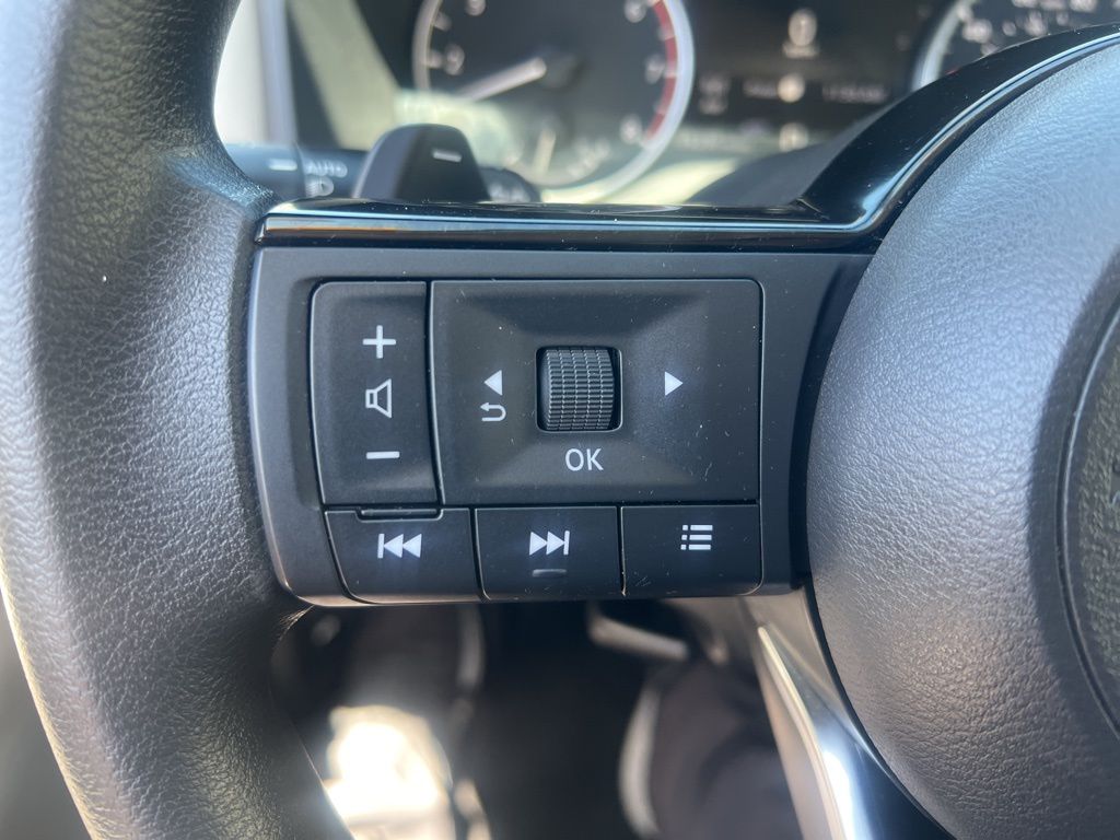 2021 Nissan Rogue SV photo