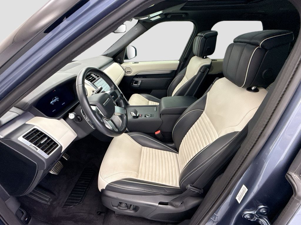 Thumbnail: 2022 Land Rover Discovery - 18