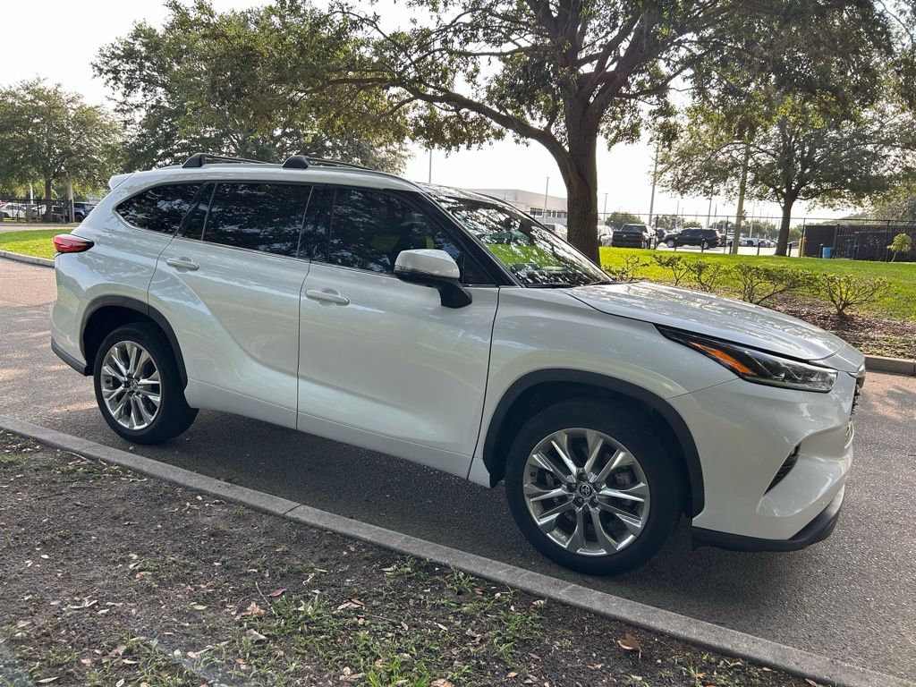 2023 Toyota Highlander Limited 7