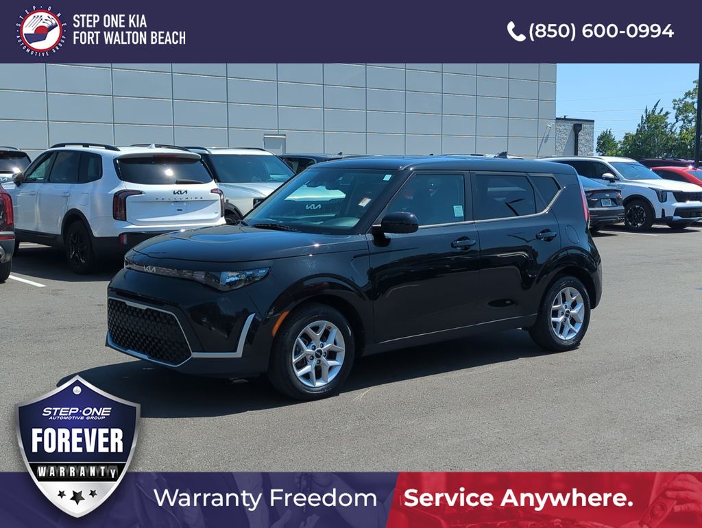 Fusion Black 2024 Kia Soul SUV / Crossover Front-Wheel Drive Continuously Variable Transmission