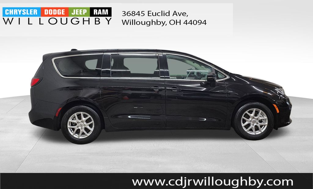 View vehicle photo 4