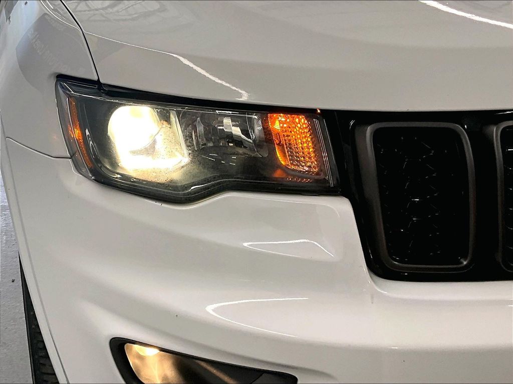 2021 Jeep Grand Cherokee — photo 30