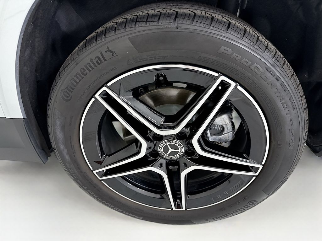 Used 2025 Silver Mercedes-Benz GLA 250 image 31