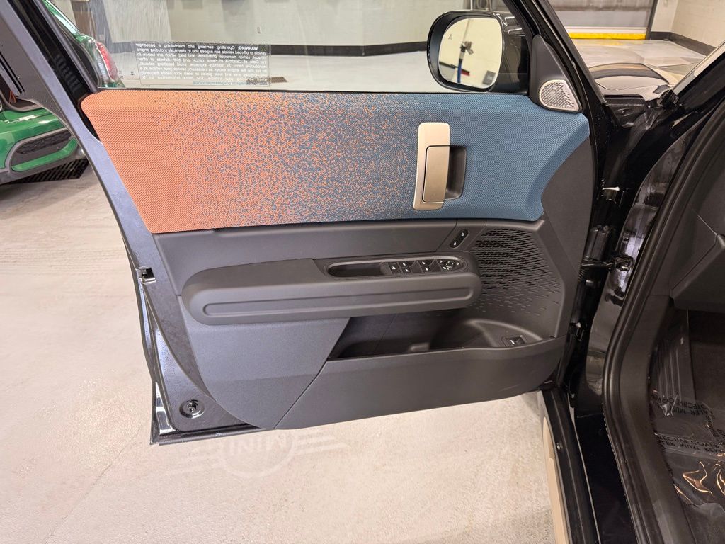 2025 MINI Cooper Countryman Signature 10