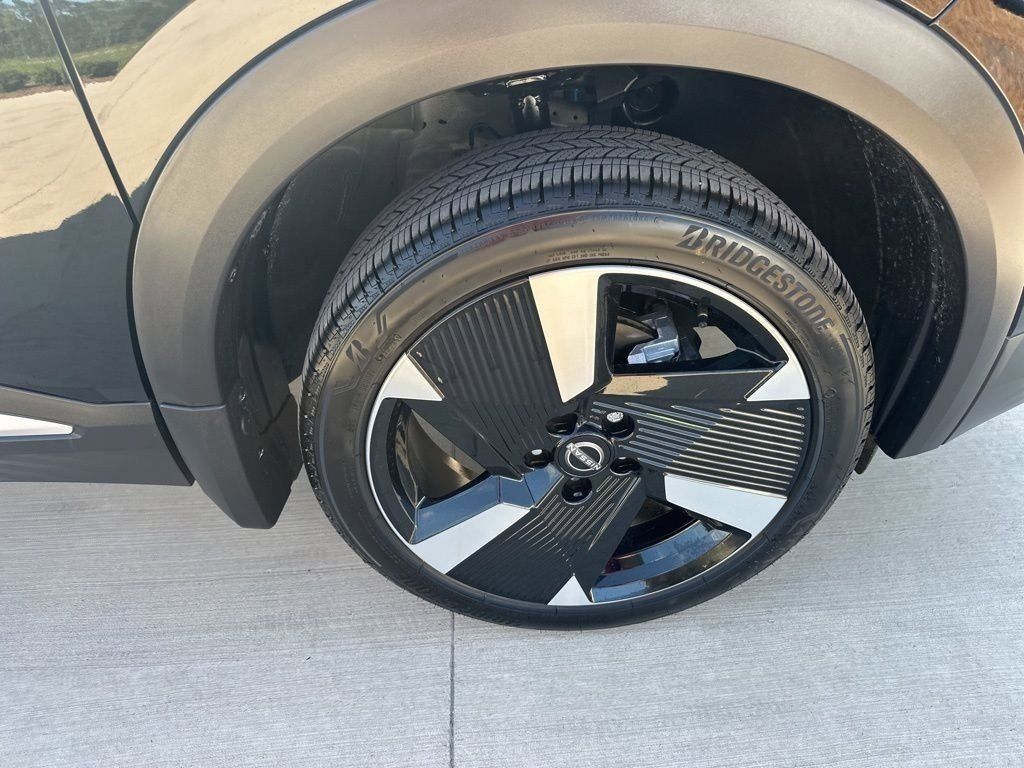 2025 Super Black Nissan Kicks SR FWD SUV