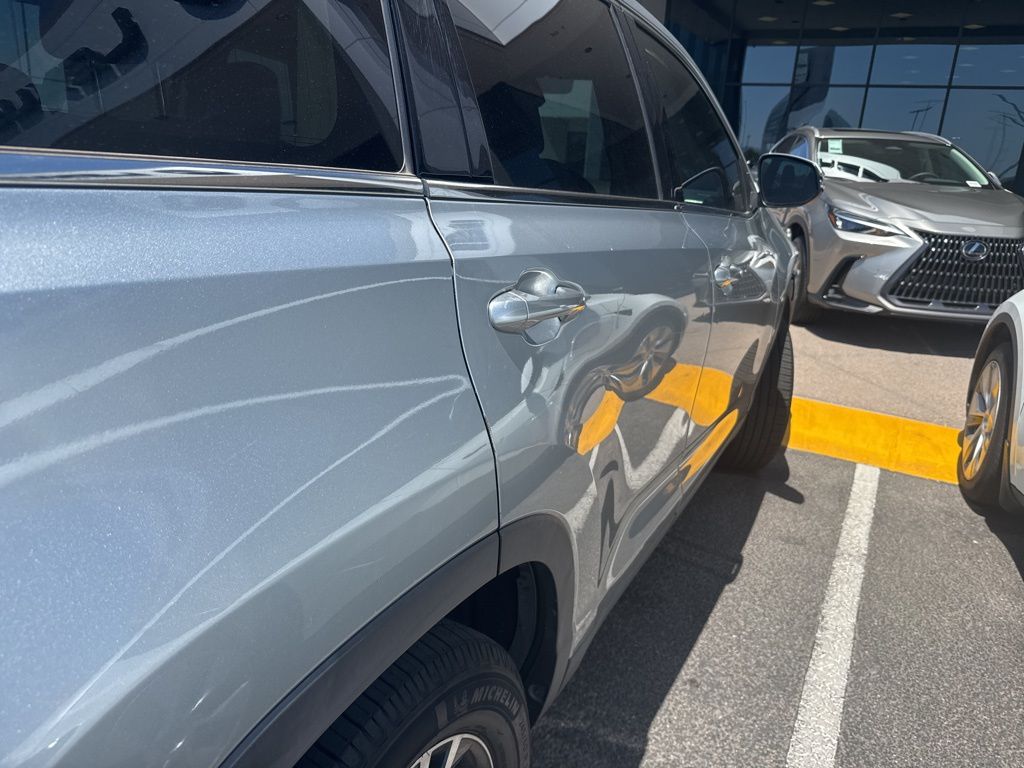 Thumbnail: 2019 Toyota Highlander - 5