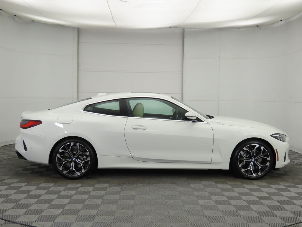 Thumbnail: 2026 BMW 4 Series - 4