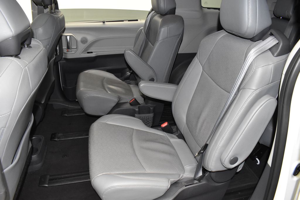 Thumbnail: 2021 Toyota Sienna - 8