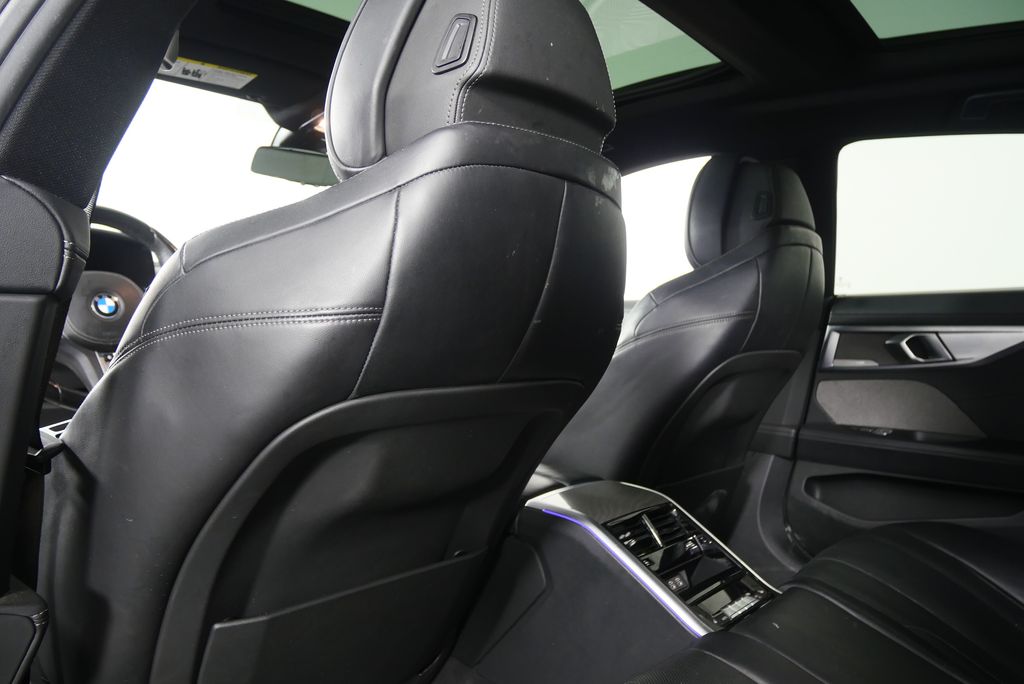2022 BMW 8 Series  16