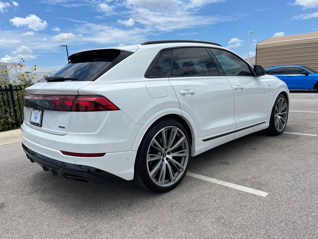 Thumbnail: 2026 Audi Q8 - 4