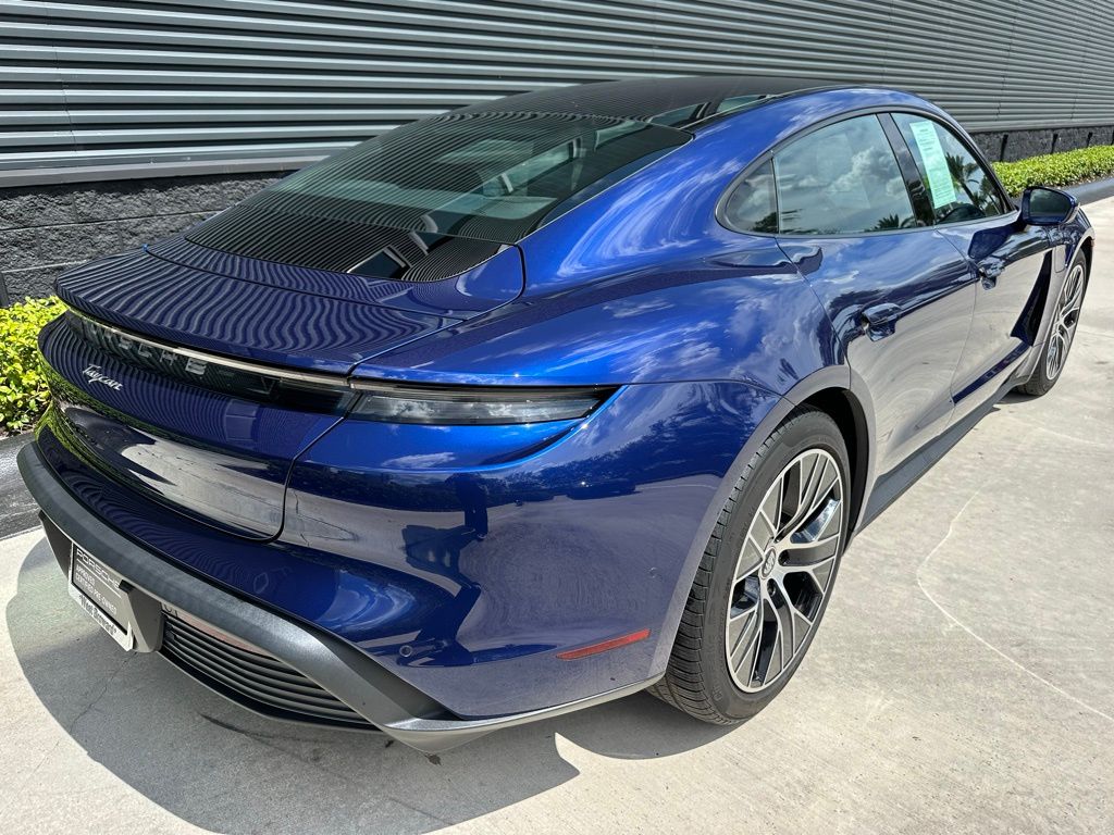 Thumbnail: 2022 Porsche Taycan - 9