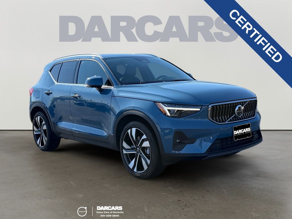 2025 Volvo XC40 B5 Ultra Bright Theme AWD