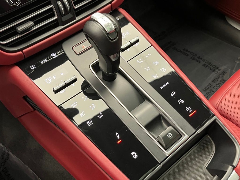 Thumbnail: 2024 Porsche Macan - 16