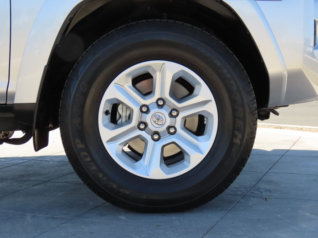 2023 Toyota 4Runner SR5 32