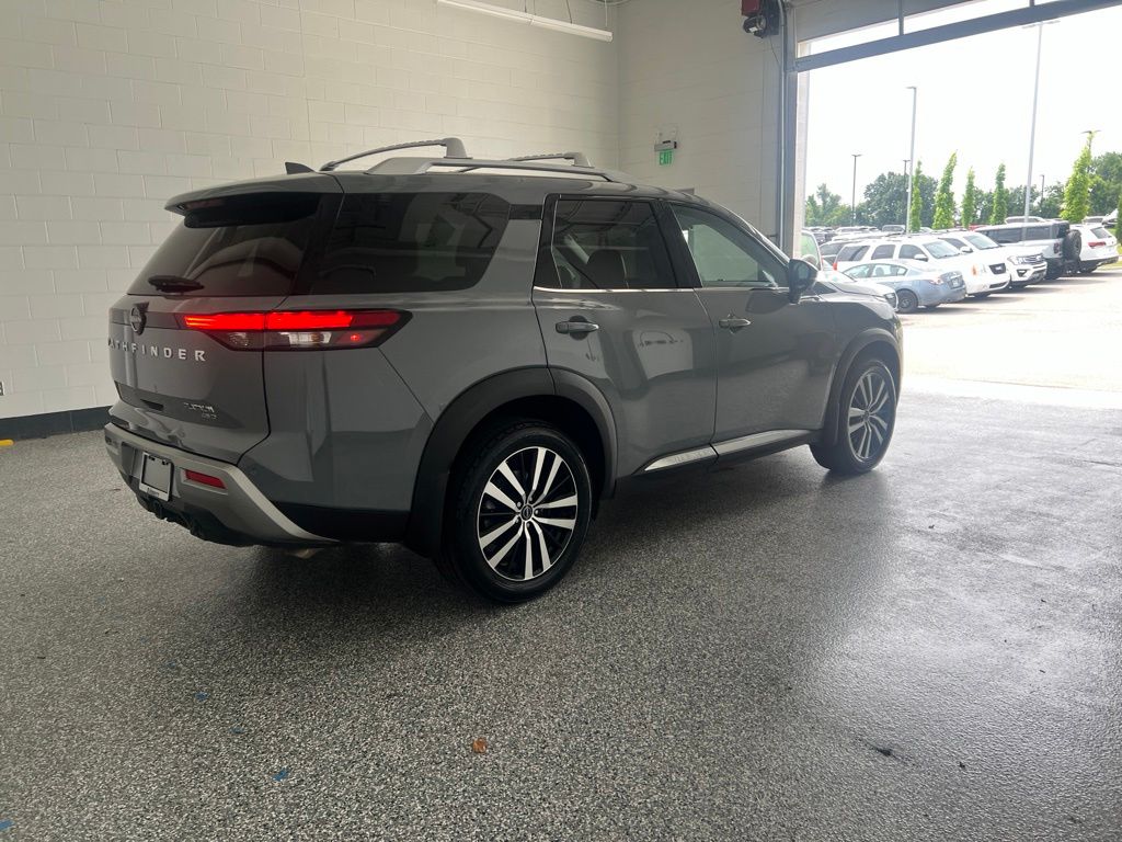 View vehicle photo 5