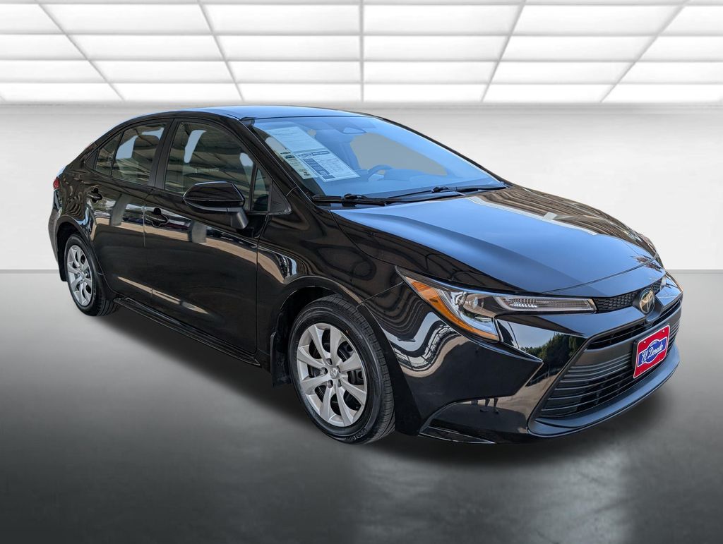 2025 Toyota Corolla LE FWD