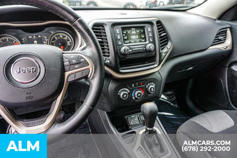 Used 2016 White Jeep Altitude image 32